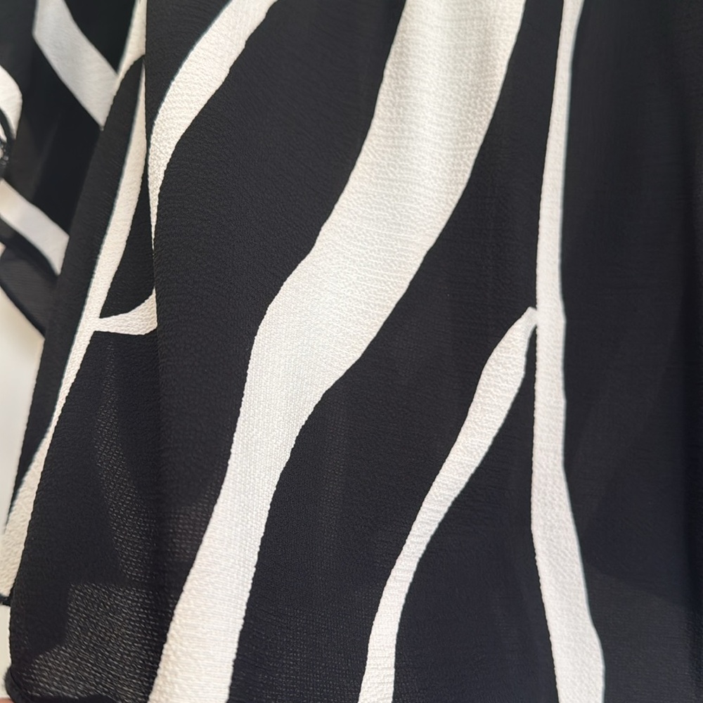 Vici Black and Off white Zebra Print Women's Top Size S - Picture 8 of 8